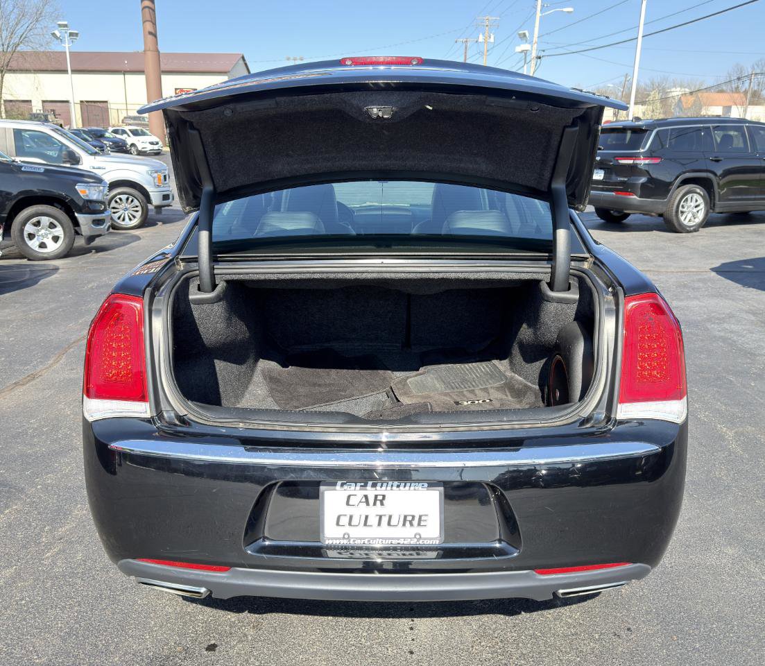 Used 2015 Chrysler 300 Limited w/ Driver Convenience Group image 65