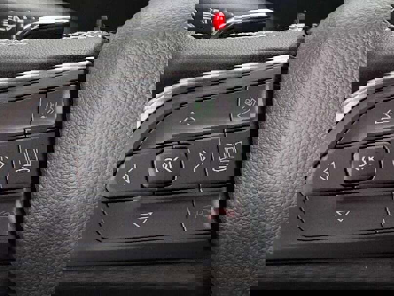 New 2025 Jeep Grand Cherokee Altitude image 35