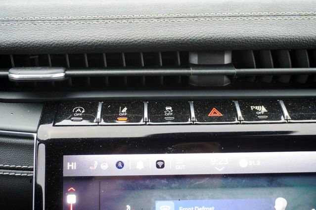 Used 2023 Jeep Grand Cherokee Limited w/ Luxury Tech Group II image 20