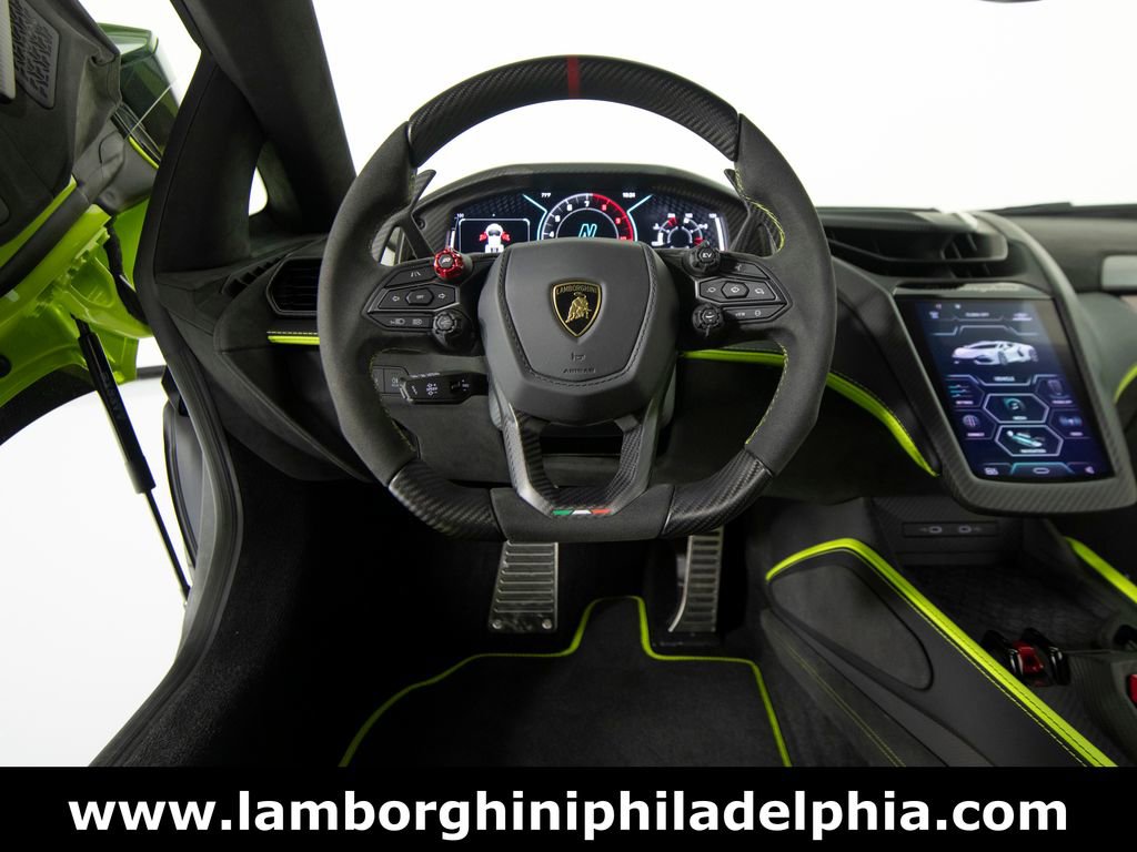 Used 2025 Lamborghini Revuelto image 16