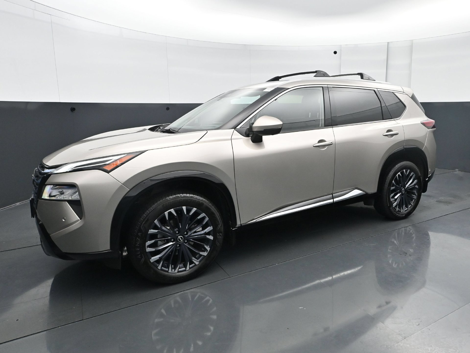 Used 2026 Nissan Rogue Platinum w/ Platinum Premium Package AWD/4WD image 2