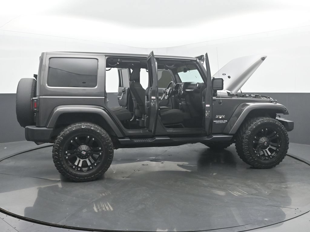 Used 2016 Jeep Wrangler Unlimited Sahara w/ Connectivity Group AWD/4WD image 56