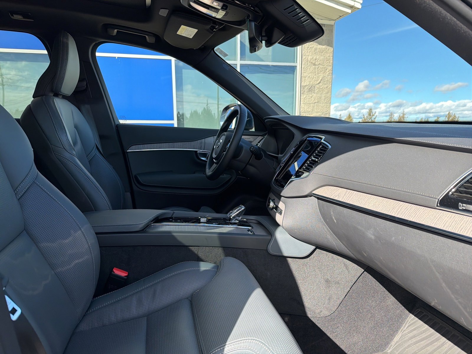 Used 2024 Volvo XC90 T8 Ultimate w/ Protection Package Premier image 14