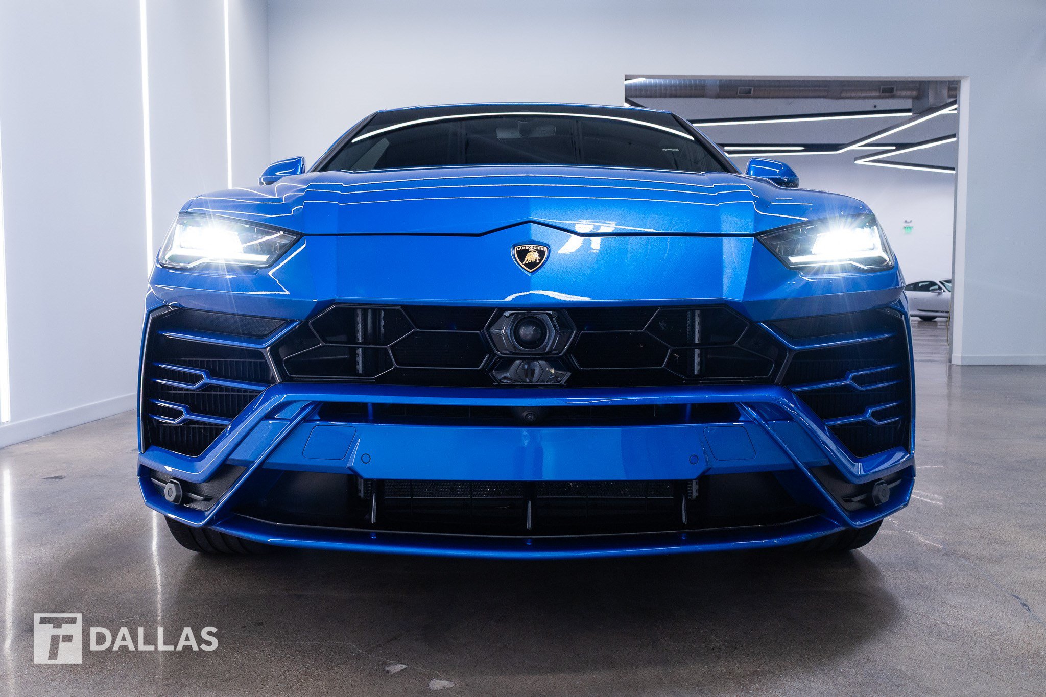 Used 2022 Lamborghini Urus AWD/4WD image 4