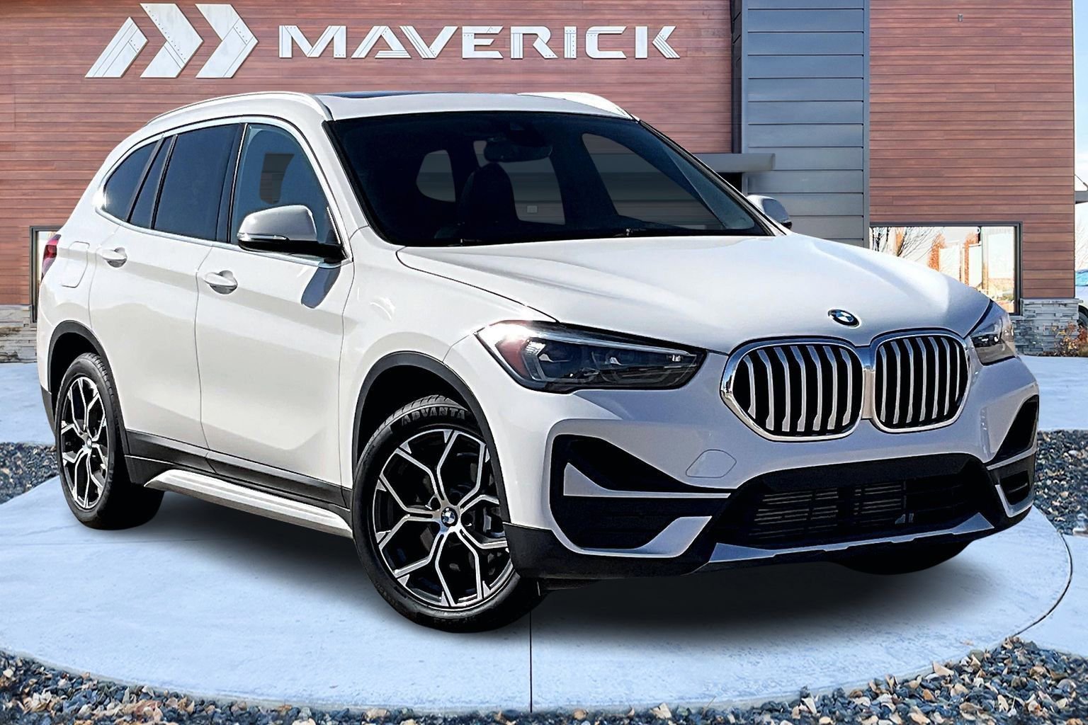 Used 2022 BMW X1 xDrive28i image 1