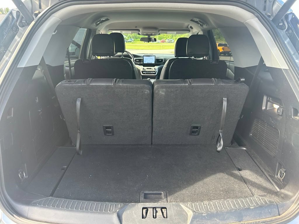 Used 2021 Ford Explorer XLT w/ Equipment Group 202A AWD/4WD image 36