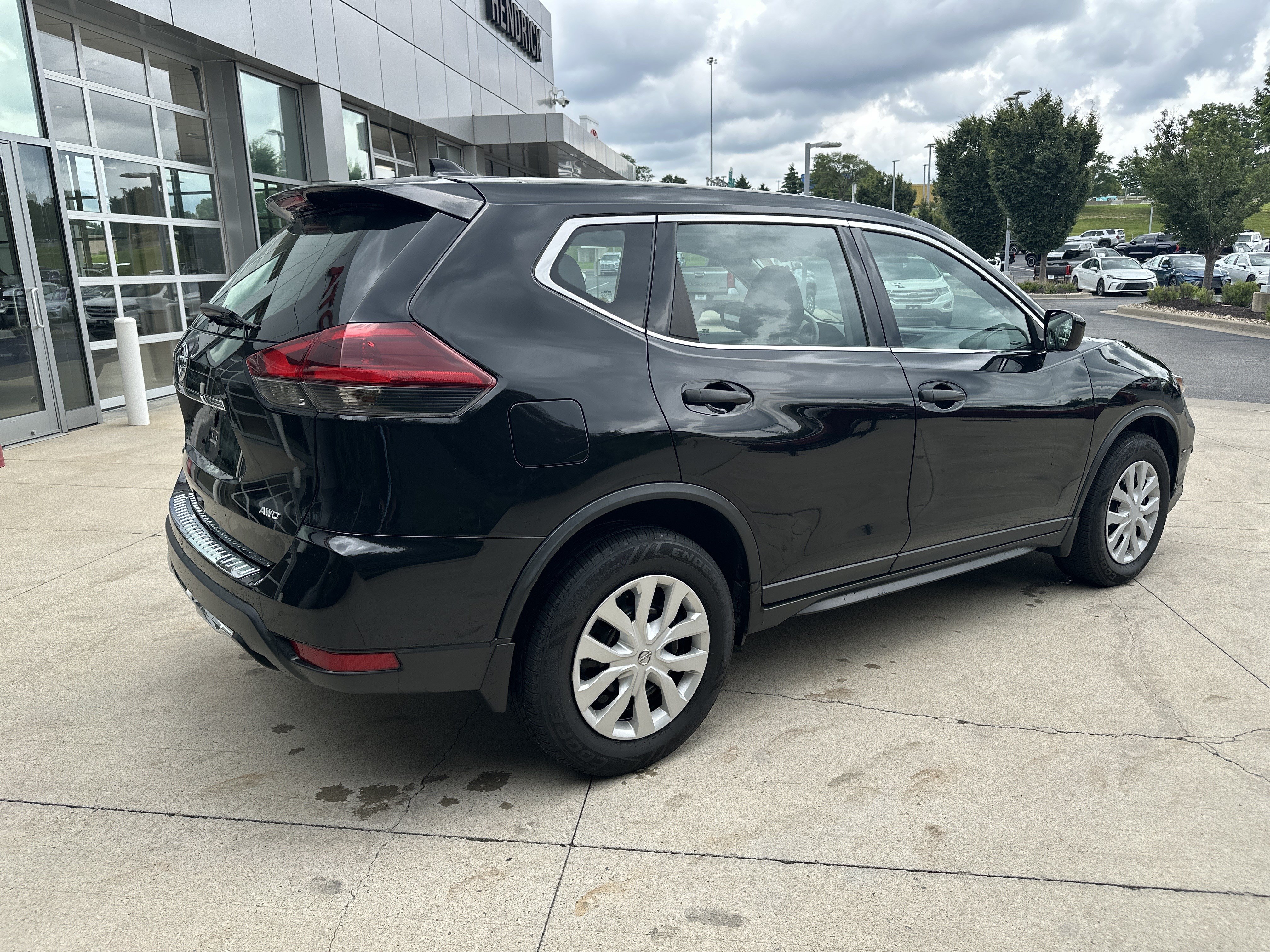 Used 2018 Nissan Rogue S AWD/4WD image 6