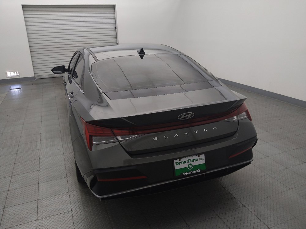 Used 2025 Hyundai Elantra SEL FWD image 6