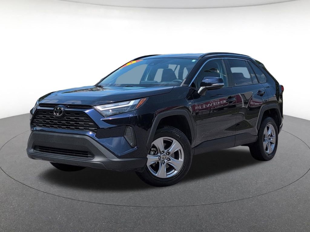 Used 2022 Toyota RAV4 XLE FWD image 1