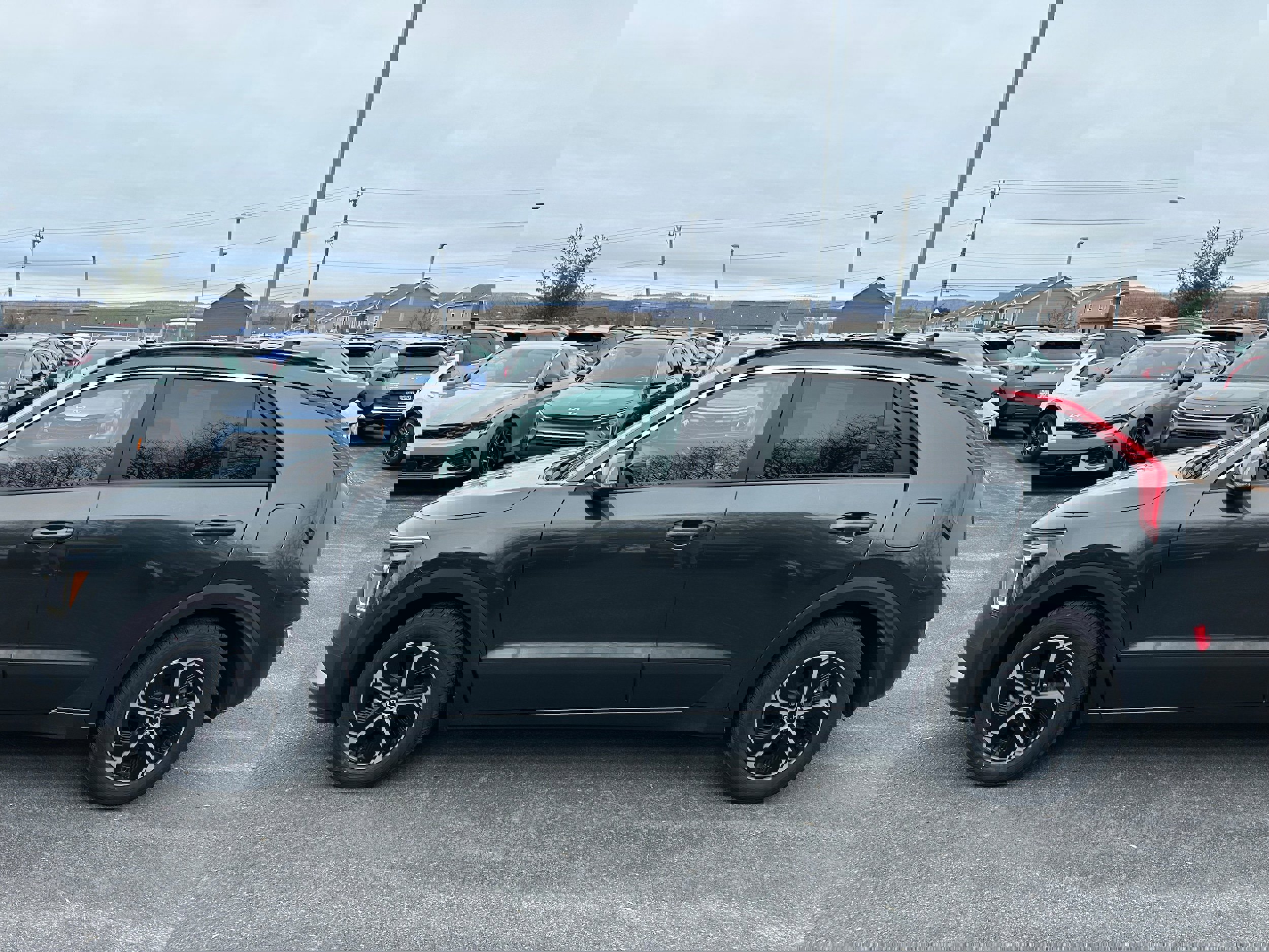 Used 2025 Kia Niro EX image 8