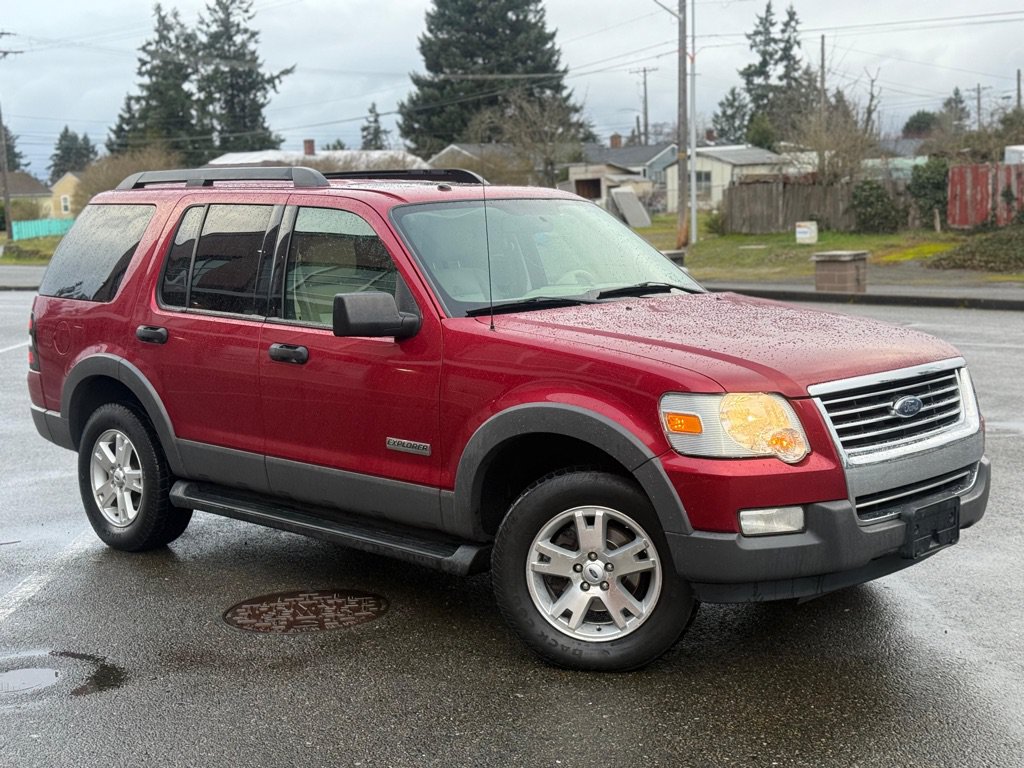 Used 2006 Ford Explorer XLT AWD/4WD image 2