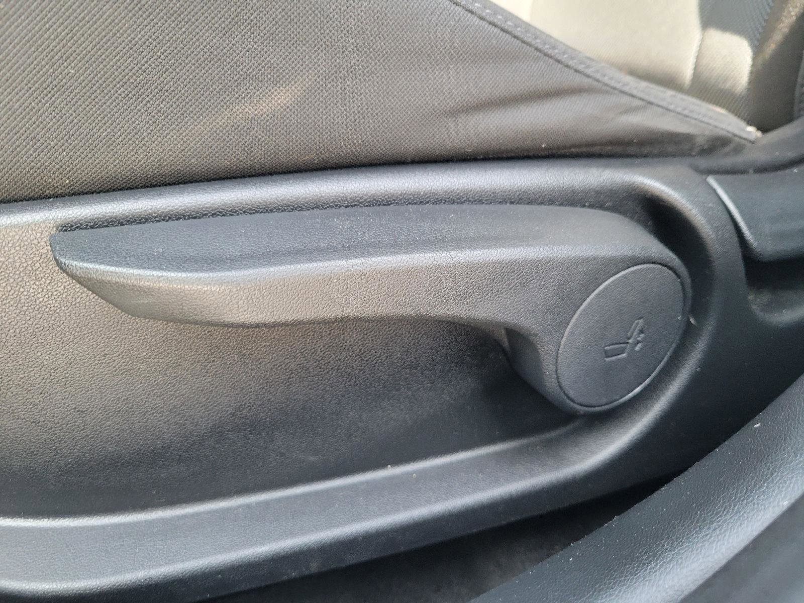 Used 2021 Hyundai Elantra SE FWD image 9