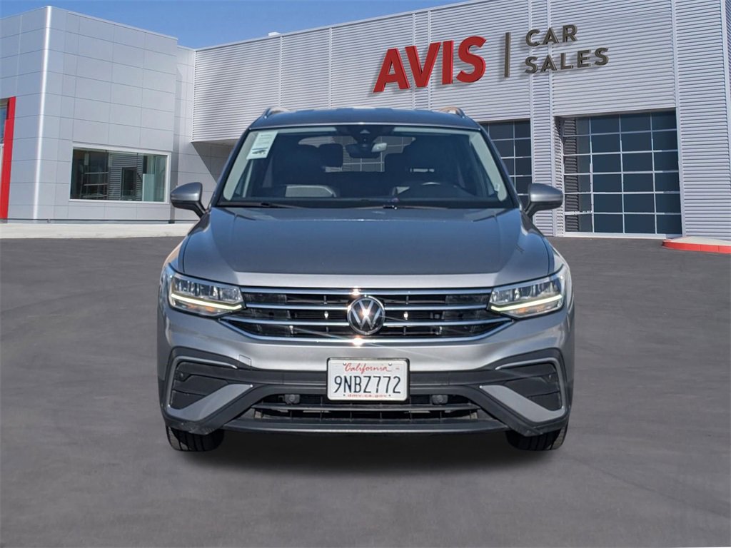 Used 2024 Volkswagen Tiguan SE image 2
