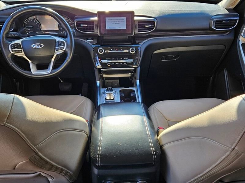 Certified 2023 Ford Explorer Limited w/ Equipment Group 301A RWD image 9