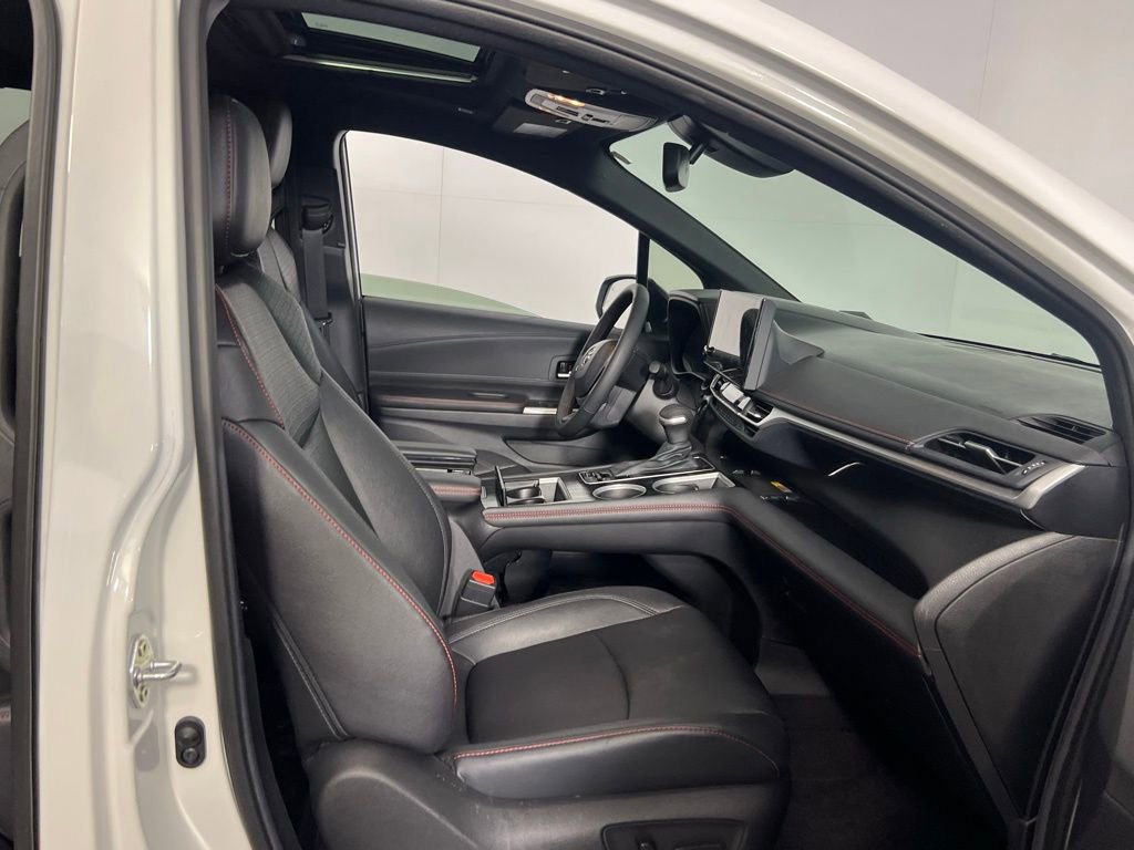 Used 2025 Toyota Sienna XSE image 30