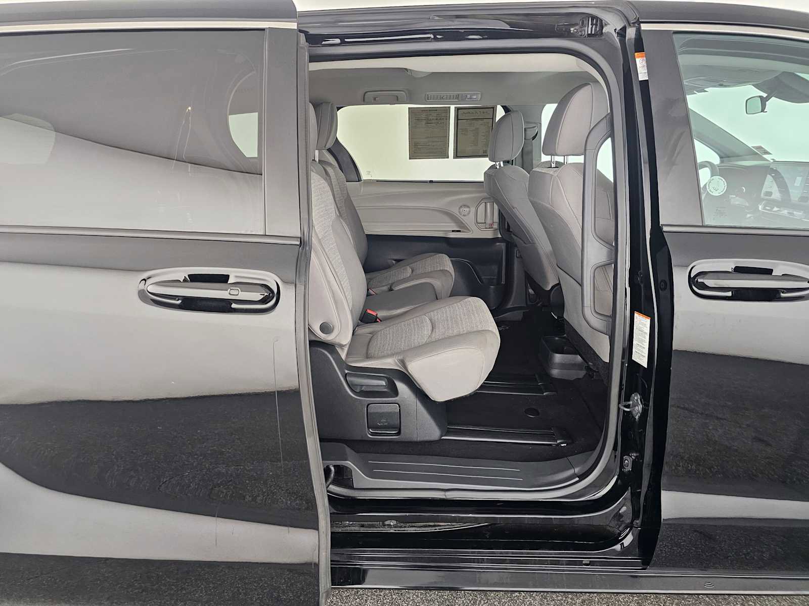 Used 2024 Toyota Sienna LE image 12