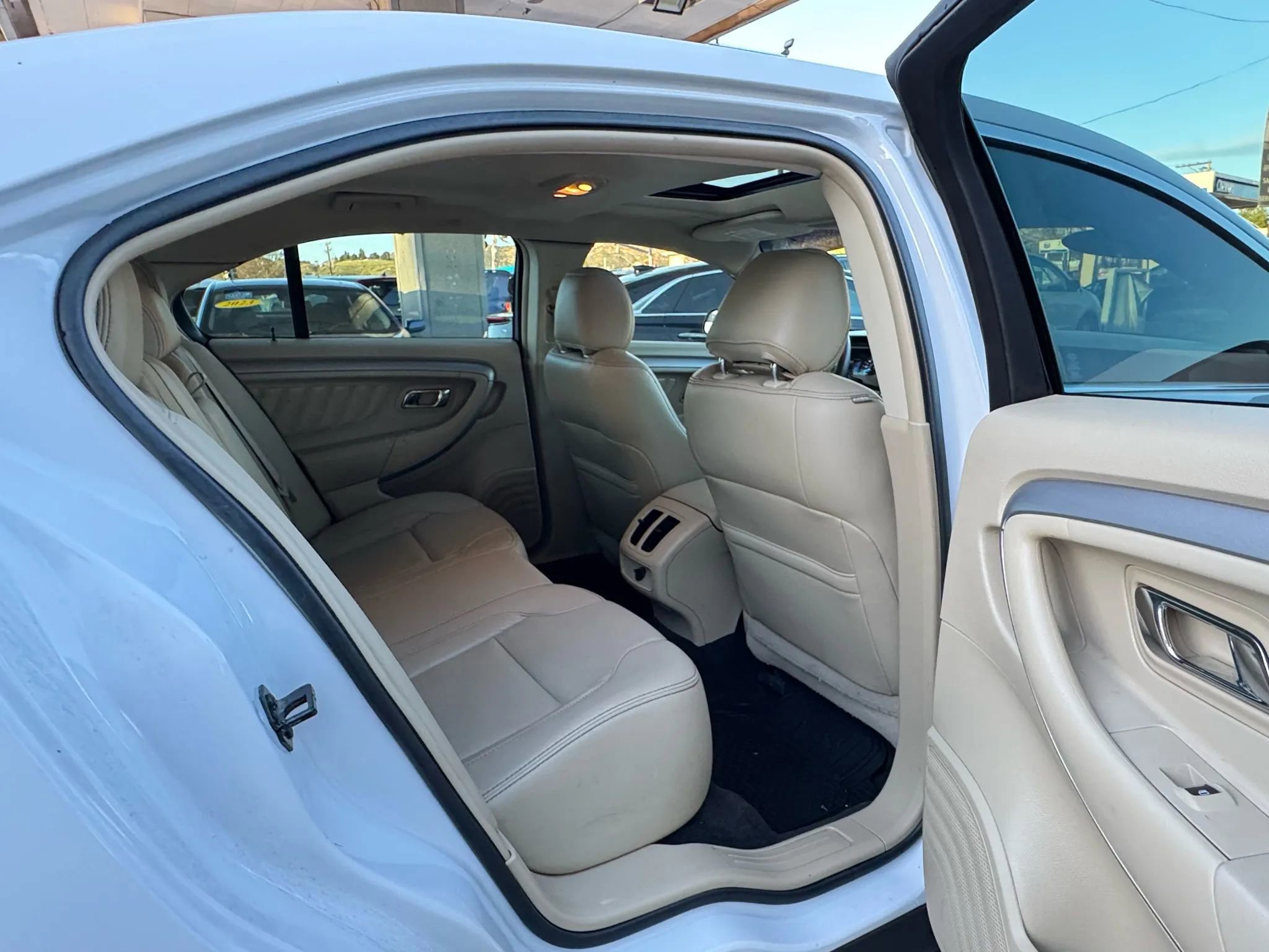 Used 2018 Ford Taurus SEL w/ Equipment Group 201A image 19