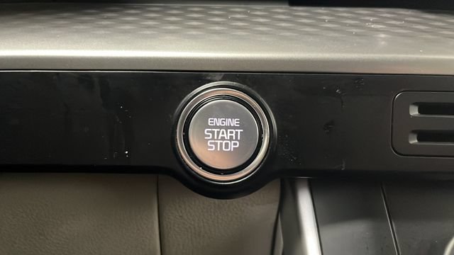 Used 2024 Kia Carnival LX FWD image 34