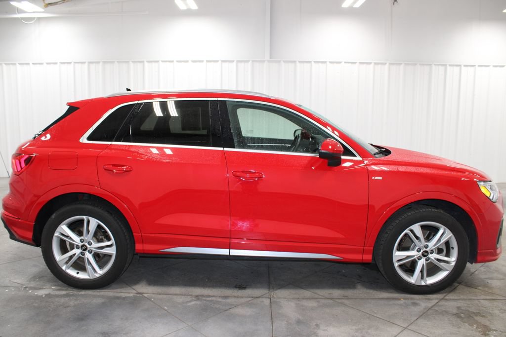 Used 2023 Audi Q3 2.0T Premium Plus w/ Premium Plus Package AWD/4WD image 11