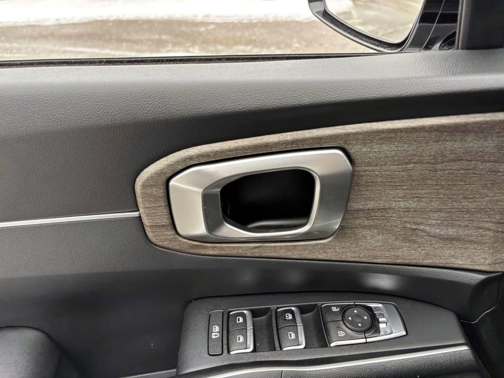 Used 2021 Kia Sorento EX w/ EX AWD X-Line Package image 12