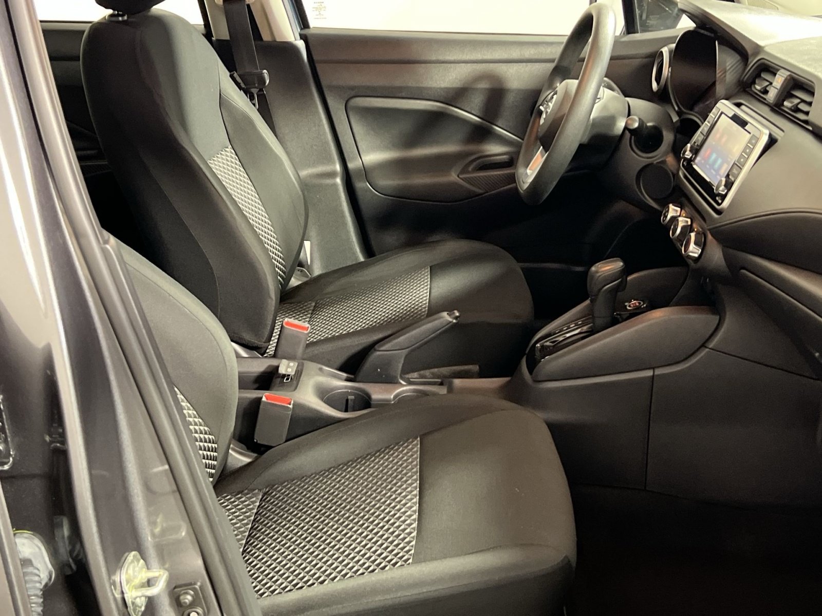 Used 2021 Nissan Versa S FWD image 28