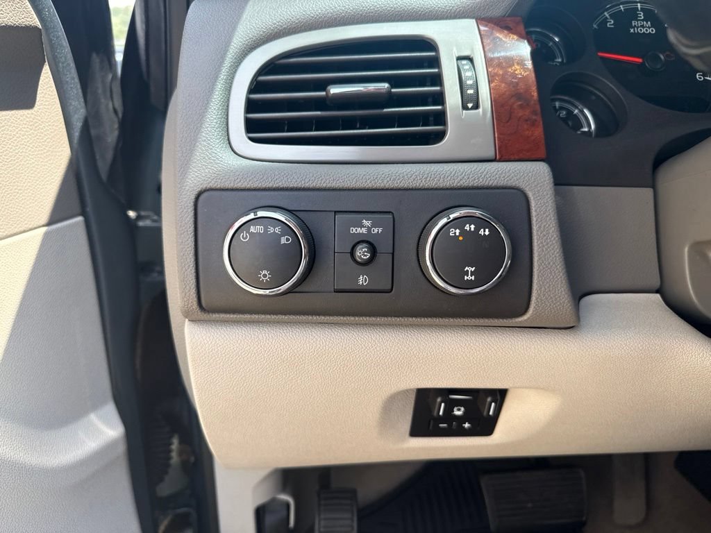 Used 2014 Chevrolet Silverado 2500 LTZ w/ LTZ Plus Package AWD/4WD image 29