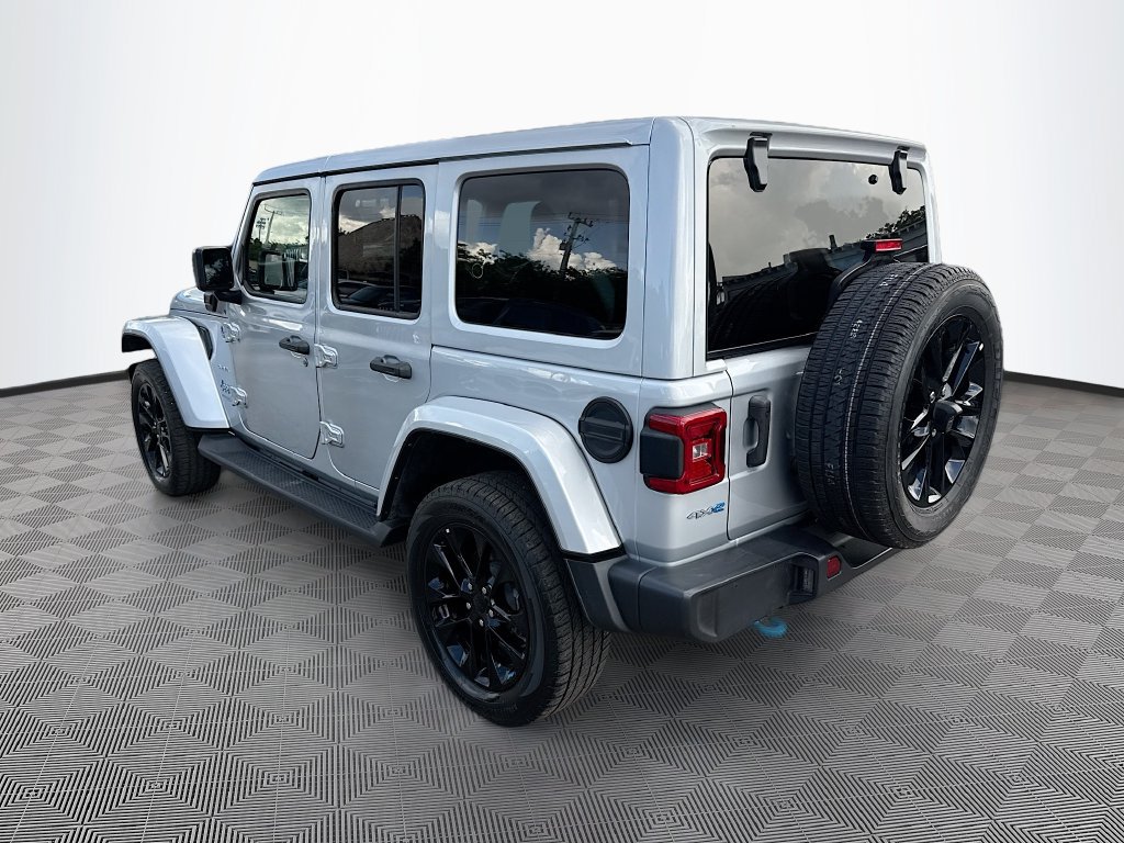 Used 2022 Jeep Wrangler Unlimited Sahara w/ Cold Weather Group AWD/4WD image 8