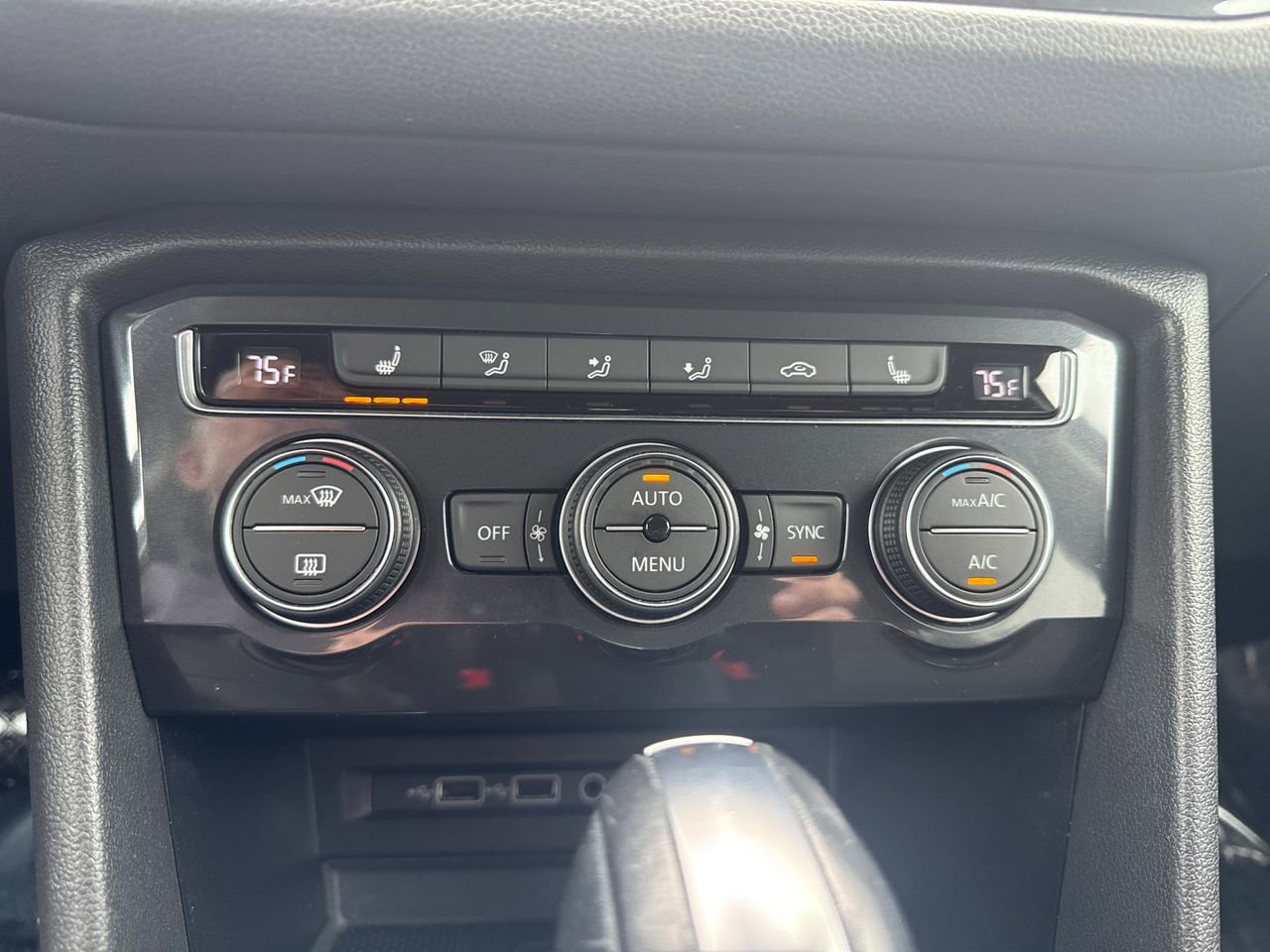 Used 2020 Volkswagen Tiguan SE image 20