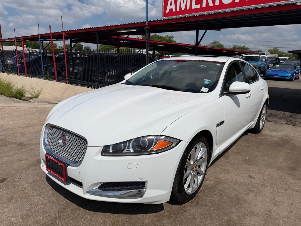 Used 2015 Jaguar XF Premium RWD image 2