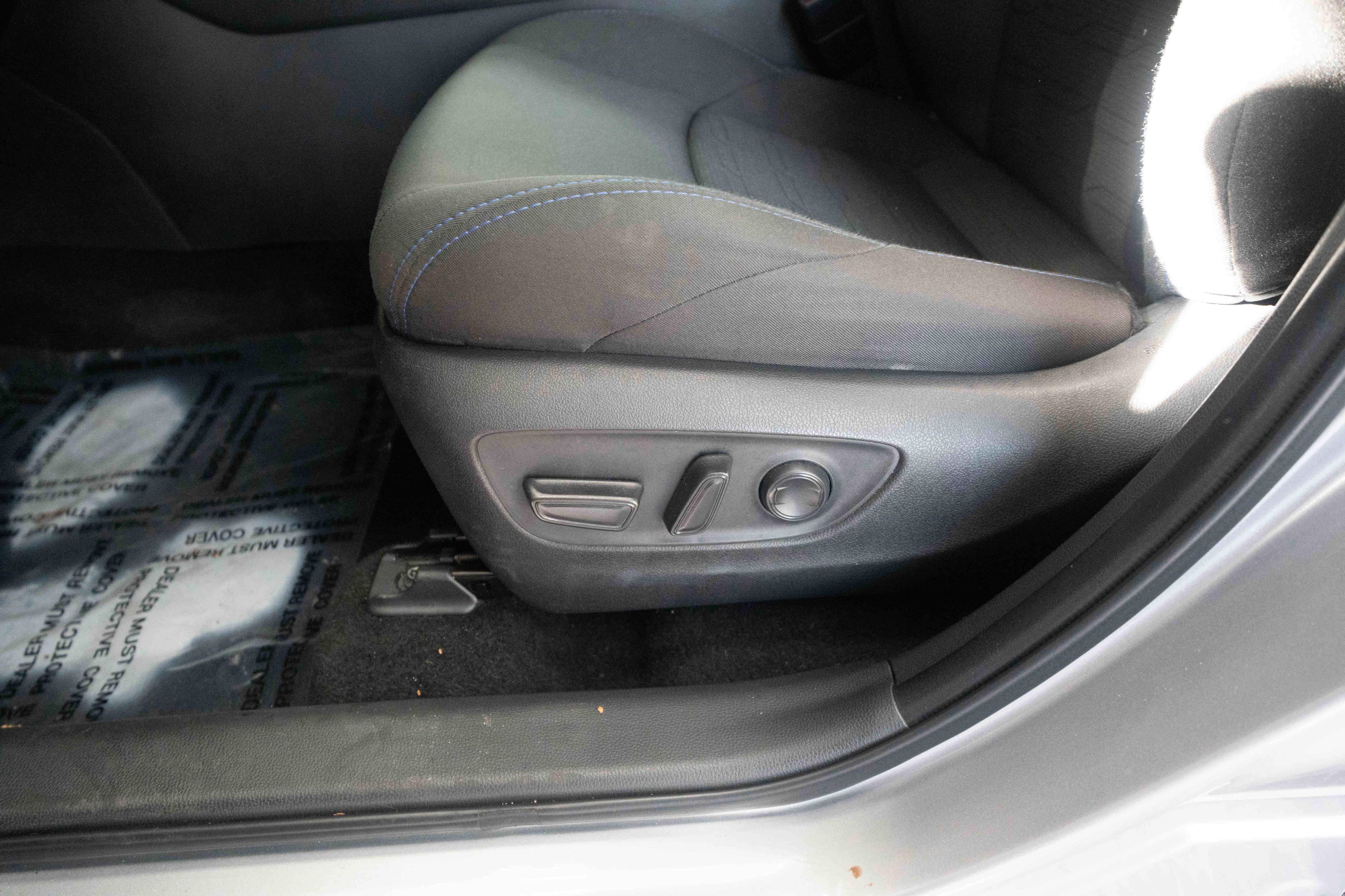 Used 2023 Toyota RAV4 SE image 13