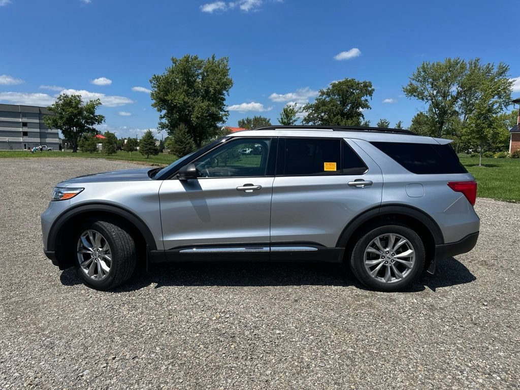 Used 2023 Ford Explorer XLT w/ Equipment Group 202A AWD/4WD image 4