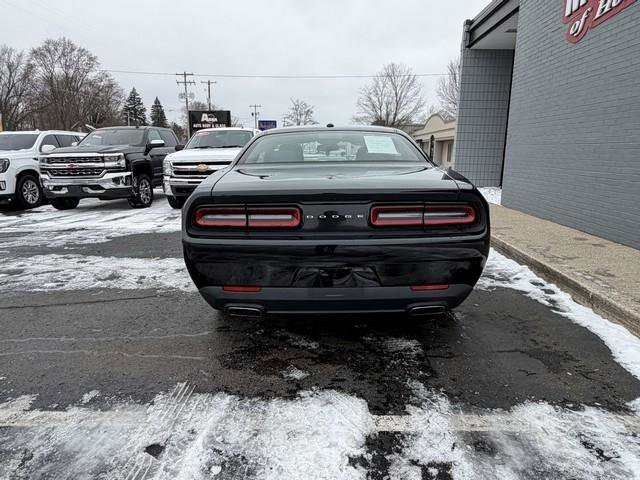 Used 2016 Dodge Challenger SXT image 5