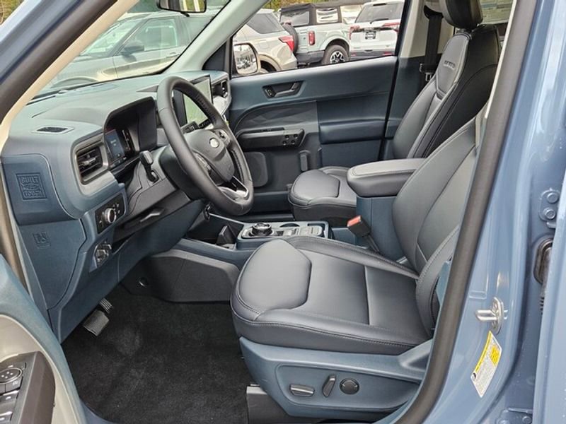 New 2025 Ford Maverick Lariat w/ Black Appearance Package image 6