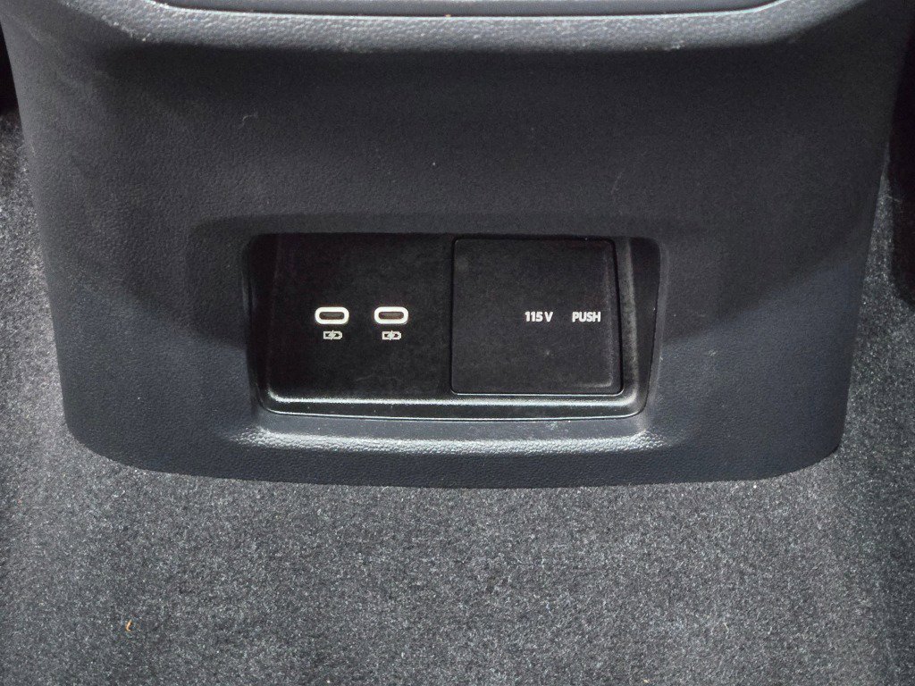 Used 2025 Volkswagen Atlas SE image 20