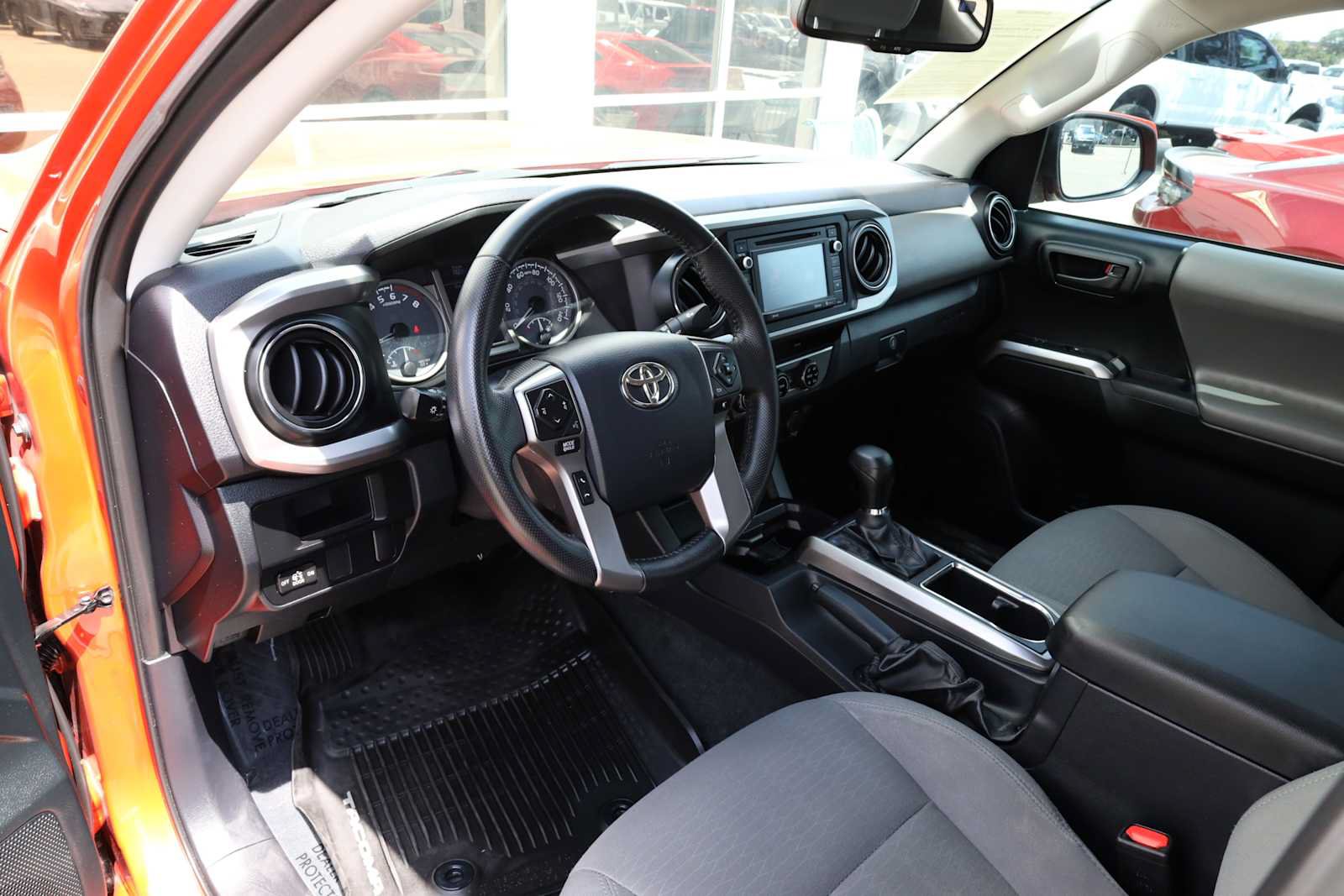 Used 2017 Toyota Tacoma SR5 RWD image 3