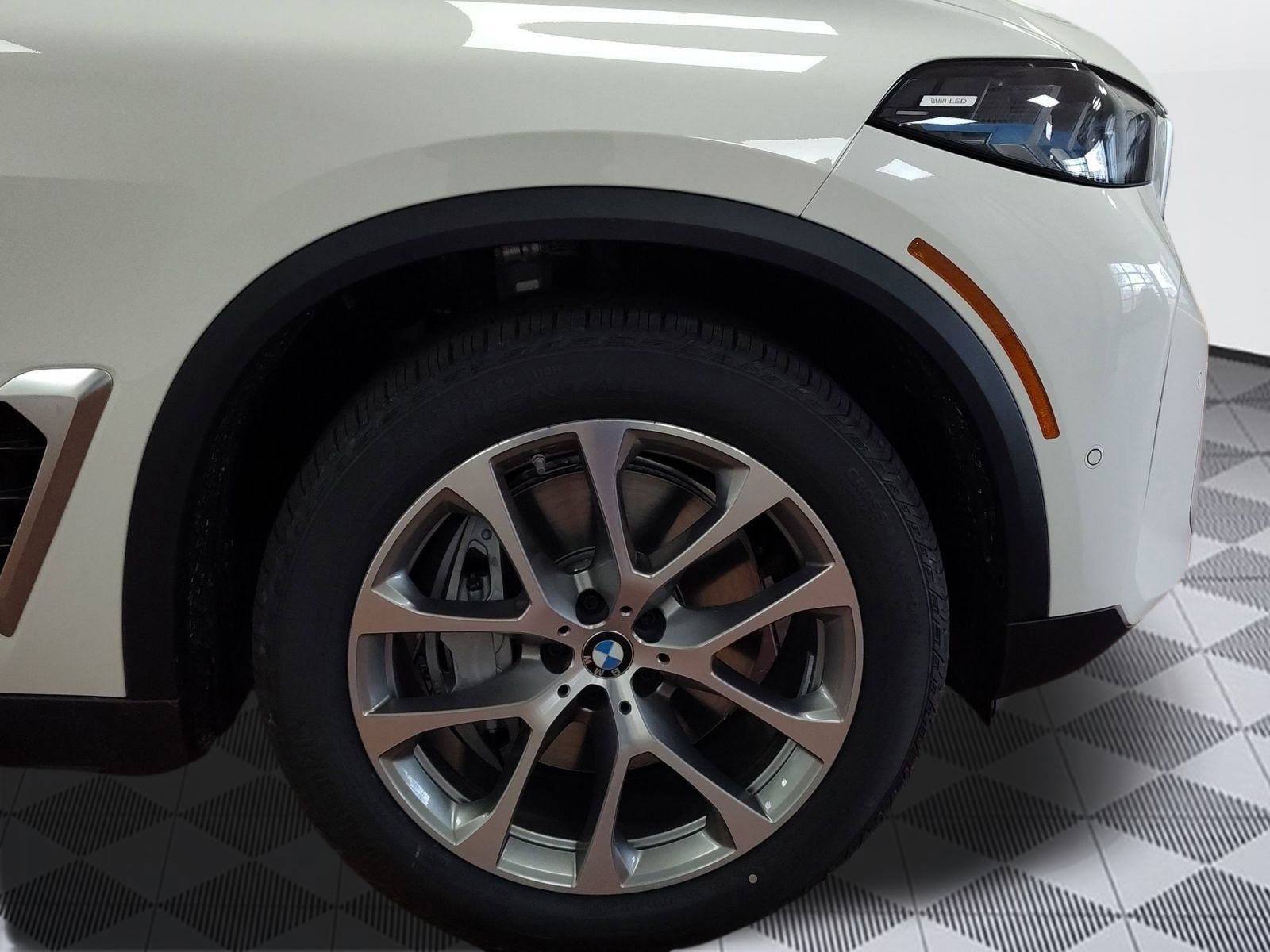 New 2026 BMW X5 xDrive50e w/ Climate Comfort Package image 10