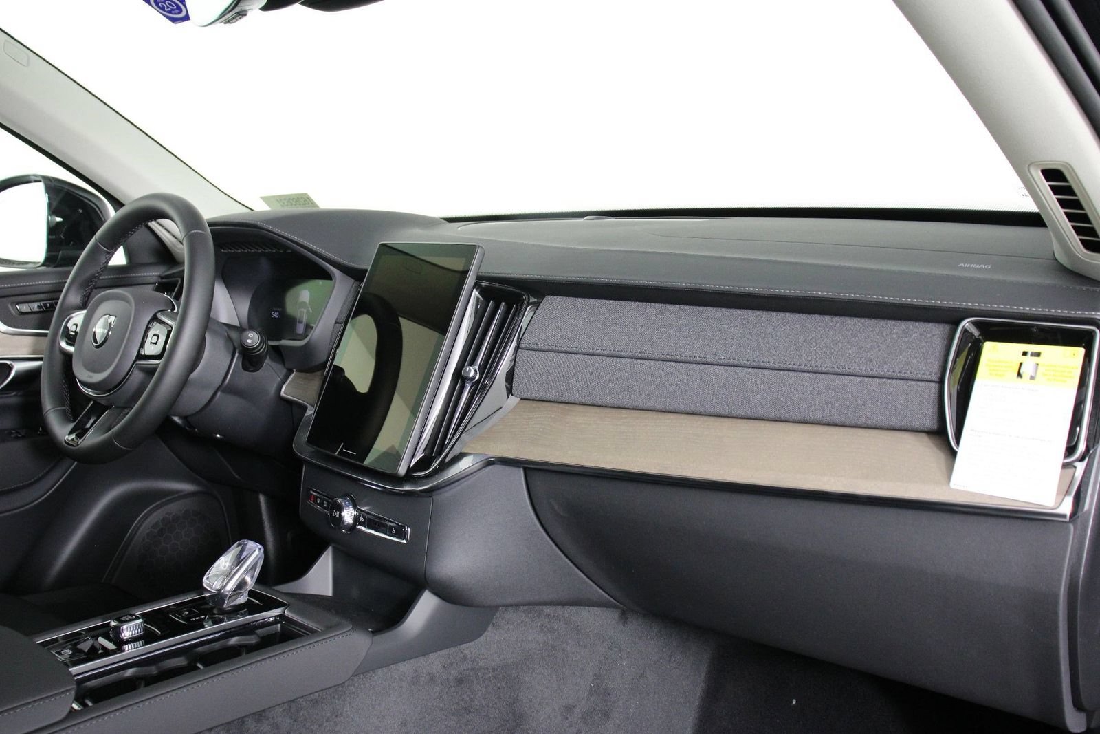 New 2026 Volvo XC90 T8 Plus AWD/4WD image 9