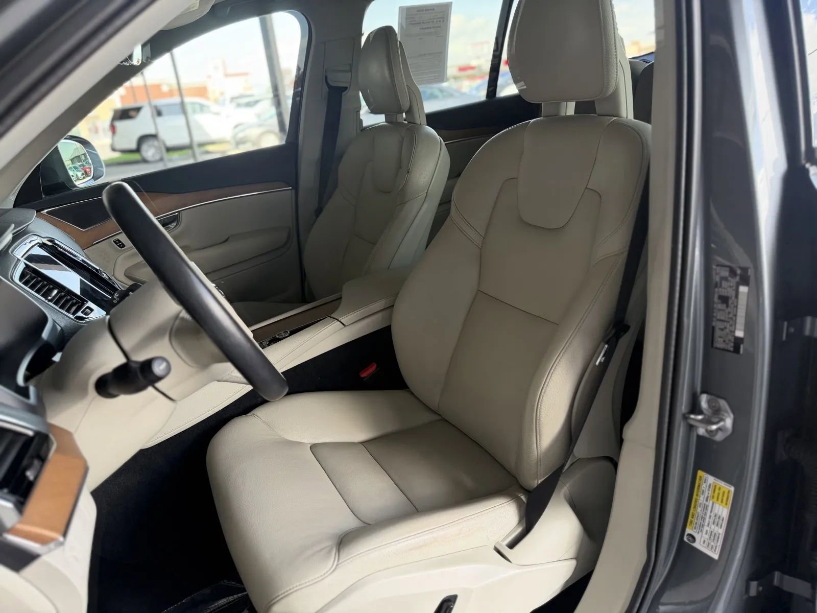 Used 2016 Volvo XC90 T6 Momentum image 14