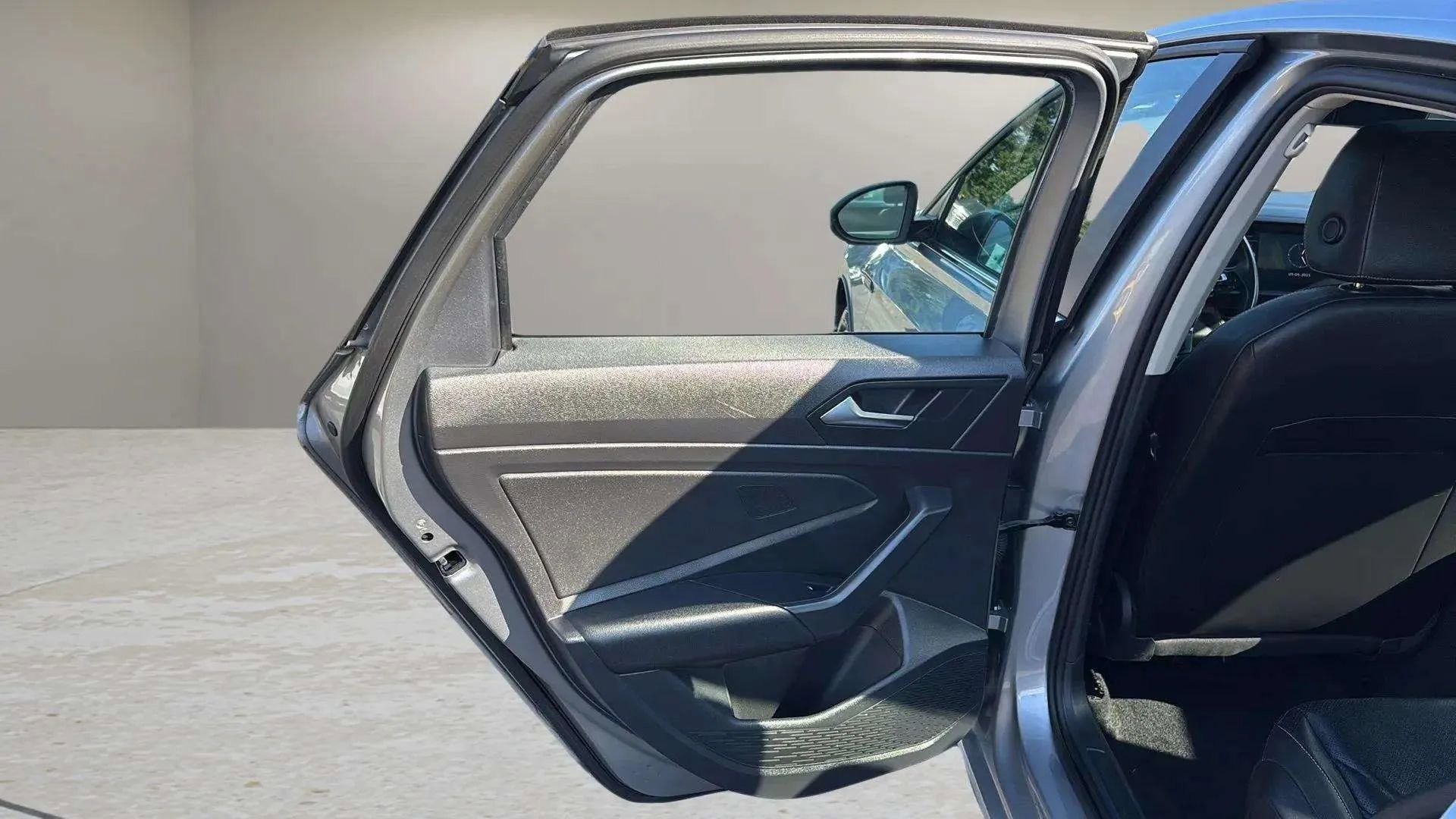 Used 2020 Volkswagen Jetta SEL Premium image 15