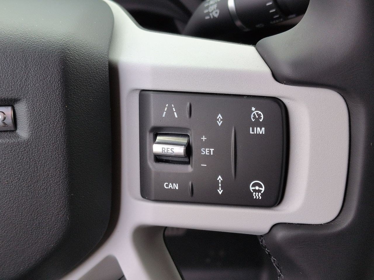 New 2026 Land Rover Defender 110 X-Dynamic SE AWD/4WD image 12