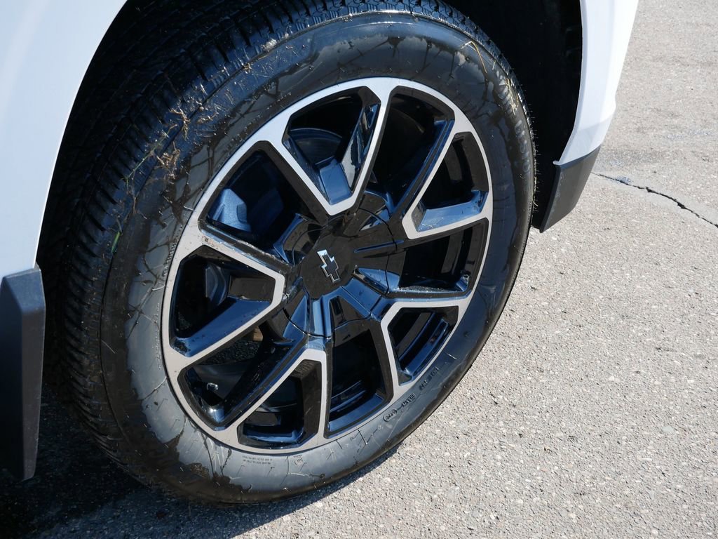 Used 2024 Chevrolet Suburban RST w/ Luxury Package image 9