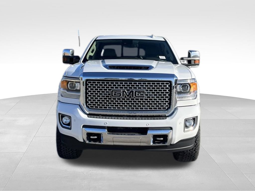Used 2017 GMC Sierra 2500 Denali w/ Duramax Plus Package AWD/4WD image 3