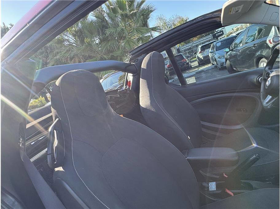 Used 2017 smart fortwo passion image 29