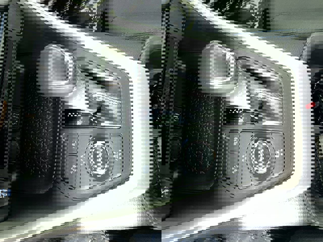 Used 2023 Toyota RAV4 SE image 22