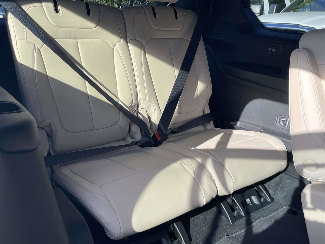 New 2025 Jeep Grand Cherokee L Limited w/ Black Appearance Package image 34