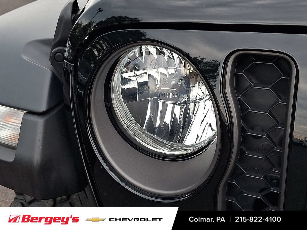 Used 2023 Jeep Gladiator Mojave w/ Cold Weather Group AWD/4WD image 11