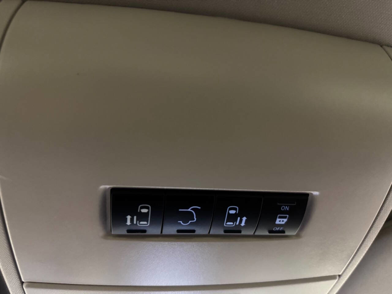 Used 2015 Chrysler Town & Country Touring-L w/ Driver Convenience Group image 42