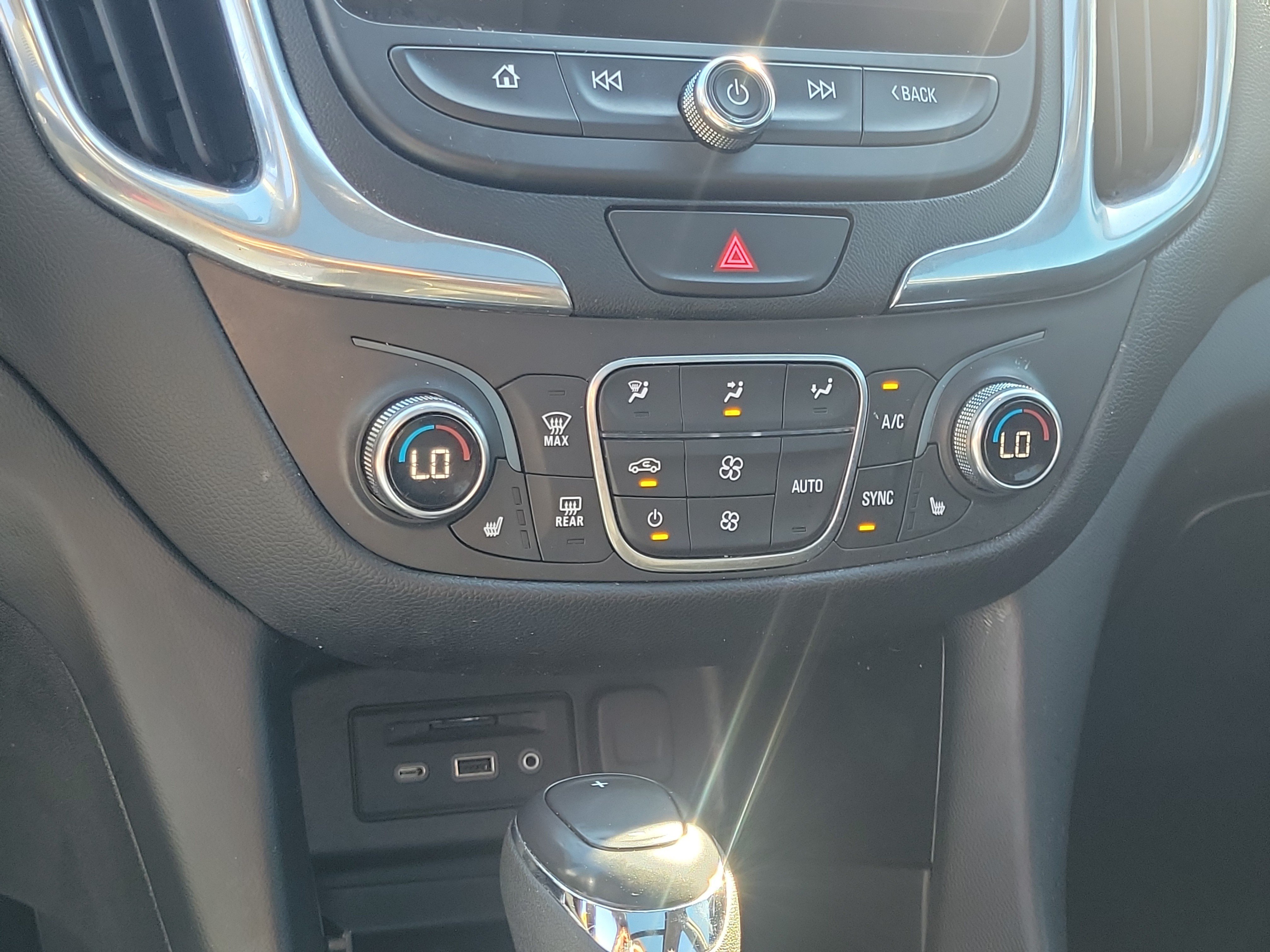 Used 2020 Chevrolet Equinox LT FWD image 27