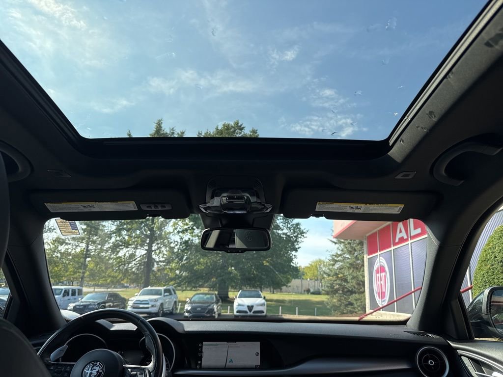 Used 2022 Alfa Romeo Stelvio Veloce image 43