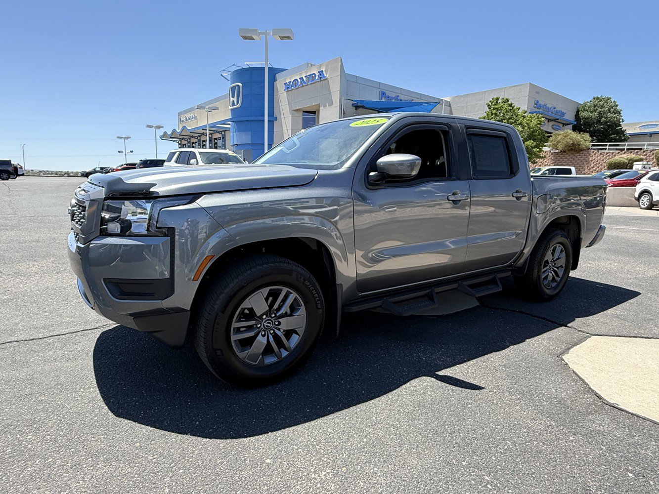 Used 2025 Nissan Frontier SV AWD/4WD image 9